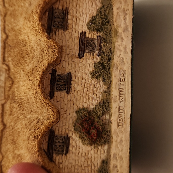 David Winter Cottages | The Dower House 1982 - Picture 5 of 7